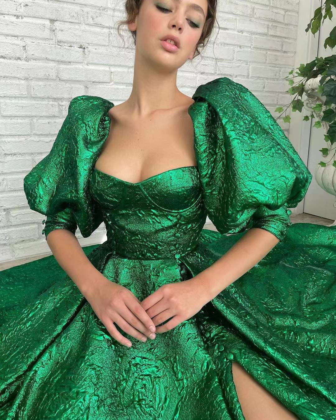 Chic Sweetheart Split Green Evening Dress with Short Sleeves | Ballbella