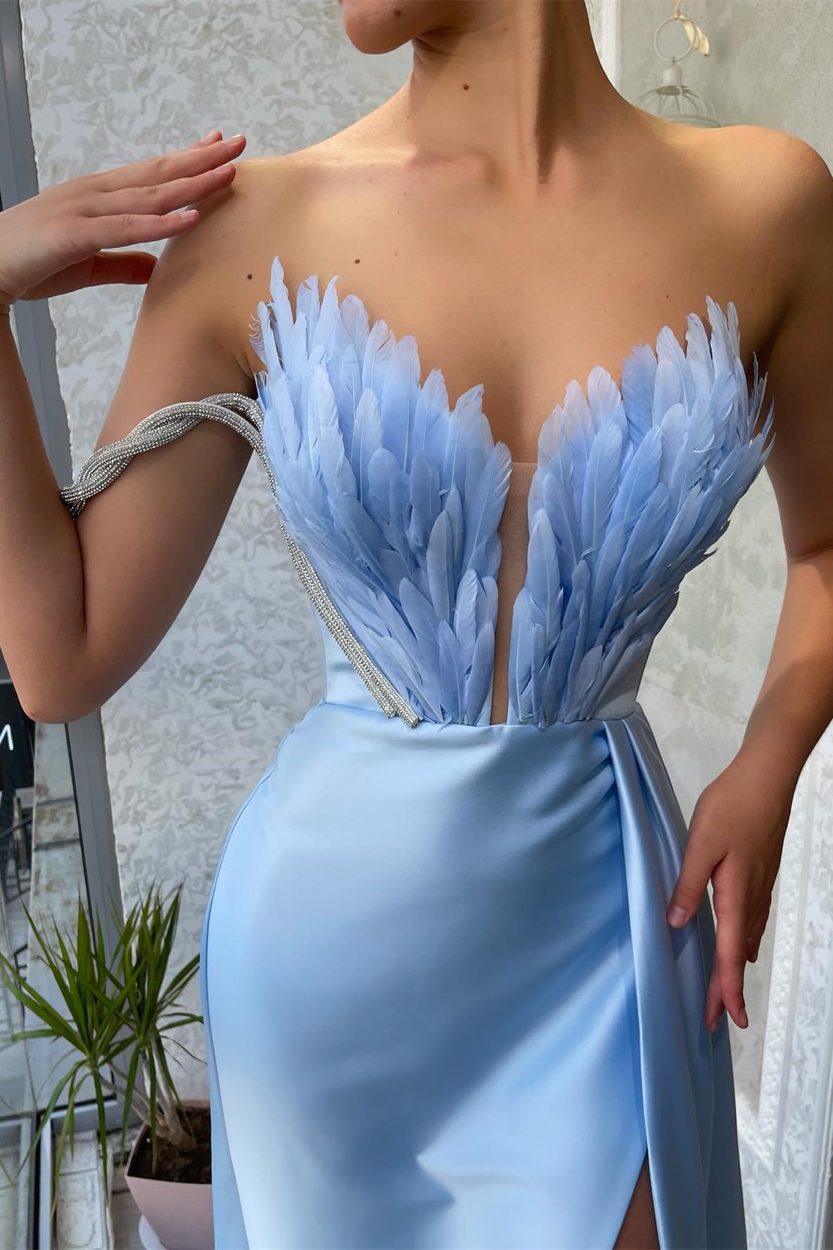 Baby Blue One-Shoulder Off-the-Shoulder Mermaid Prom Dress with V-Neck and Slit, Feathers | Ballbella