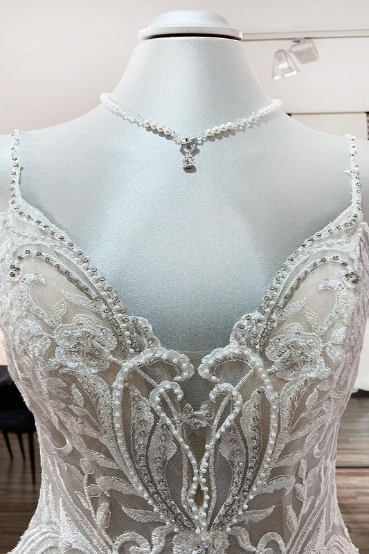 Elegant V-neck Tulle Wedding Dress With Lace Ruffles