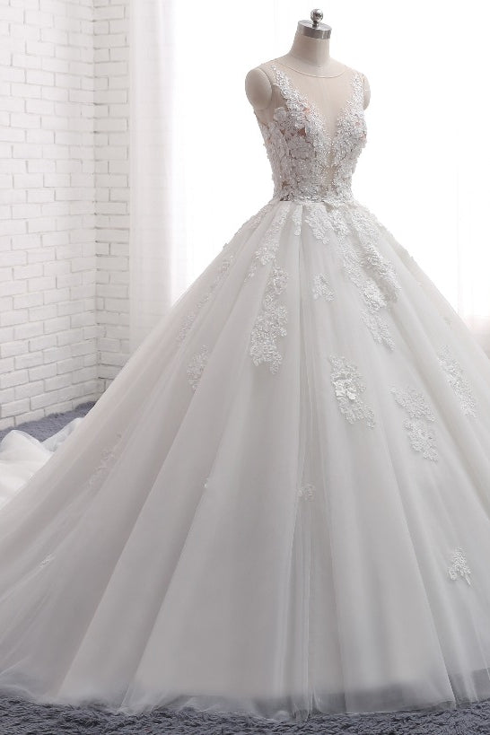 Elegant Tulle Train Wedding Dress With Appliques Lace