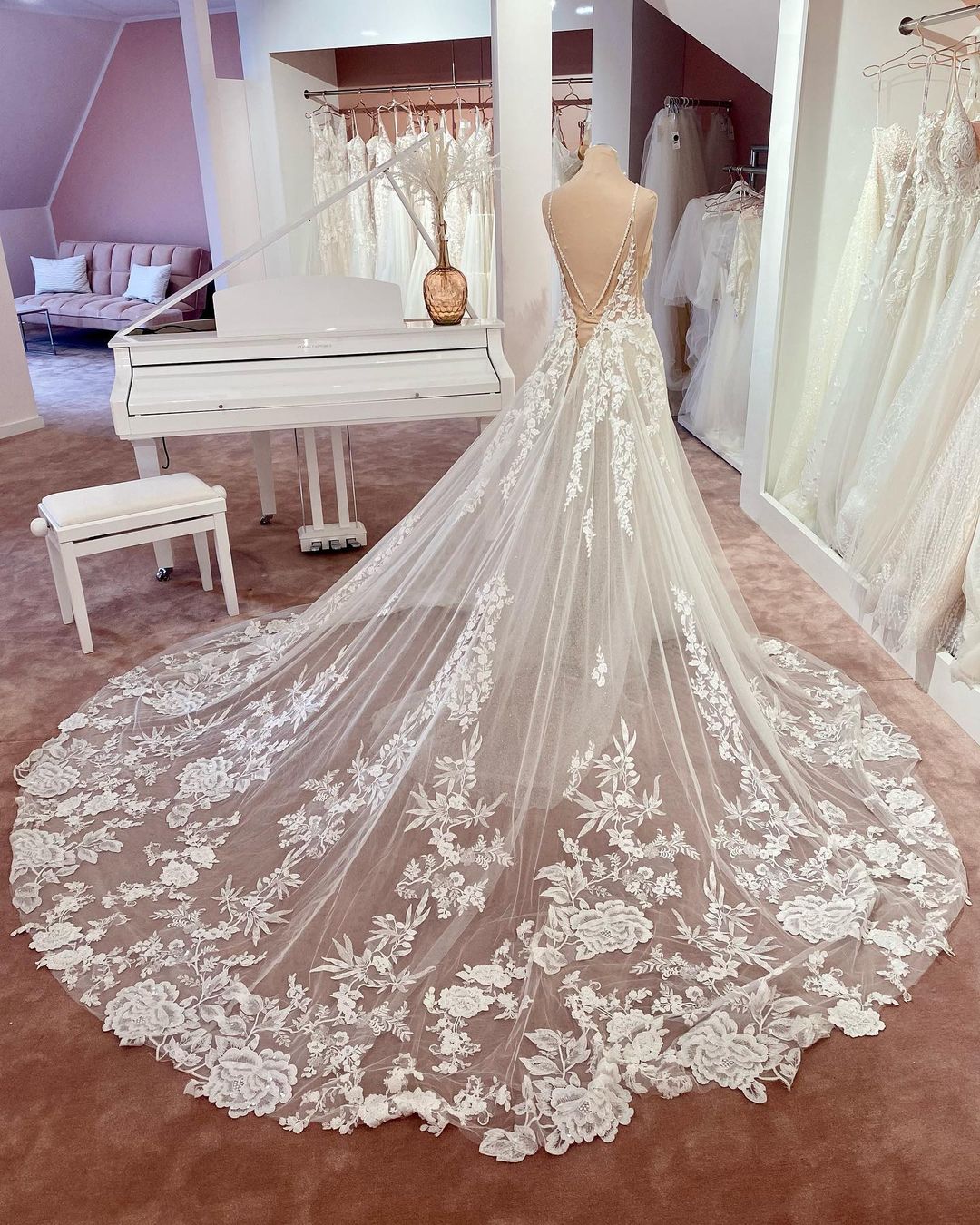 Long A-line V-neck Sleeveless Floral Lace Wedding Dress with Tulle Boho