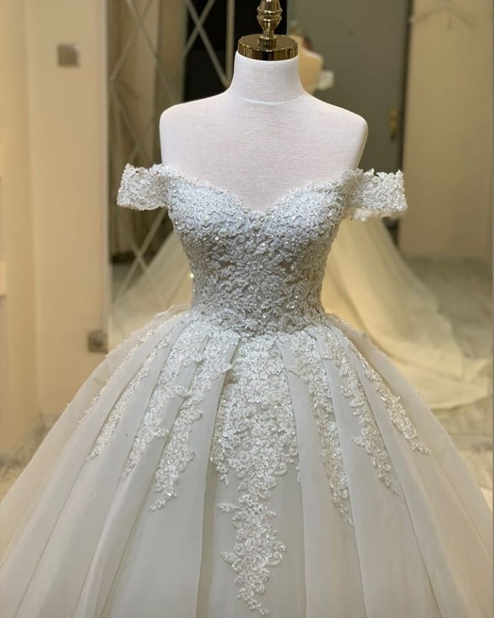 Elegant A-Line Sweetheart Off-the-Shoulder Ruffles Wedding Dress With Appliques Lace