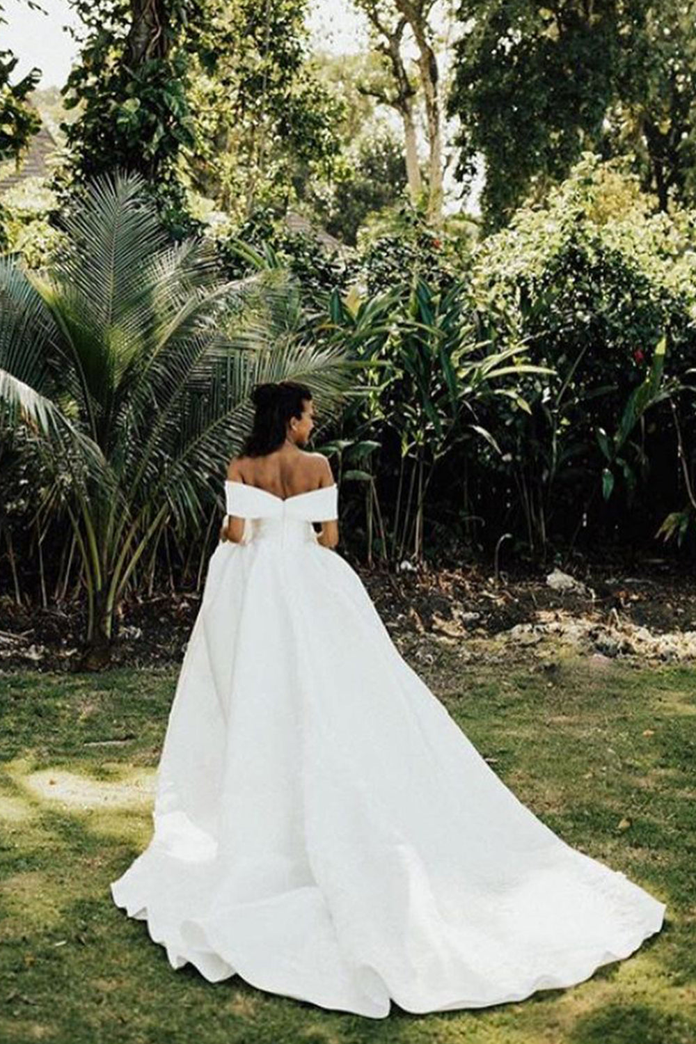 White V-Neck Off The Shoulder Ball Gown Wedding Dress with Lace