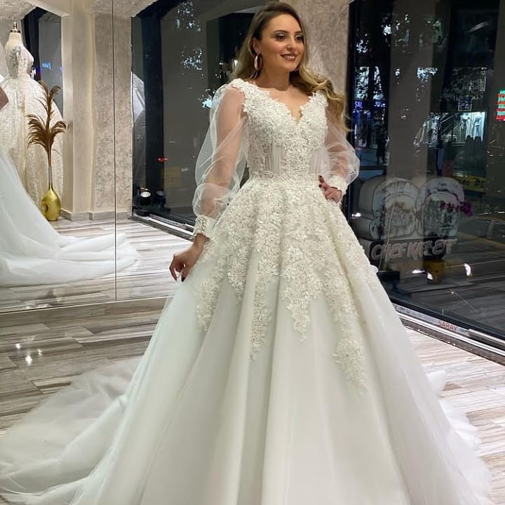 Unique A-Line V-Neck Appliques Lace Tulle Wedding Dress With Puffy Long Sleeves