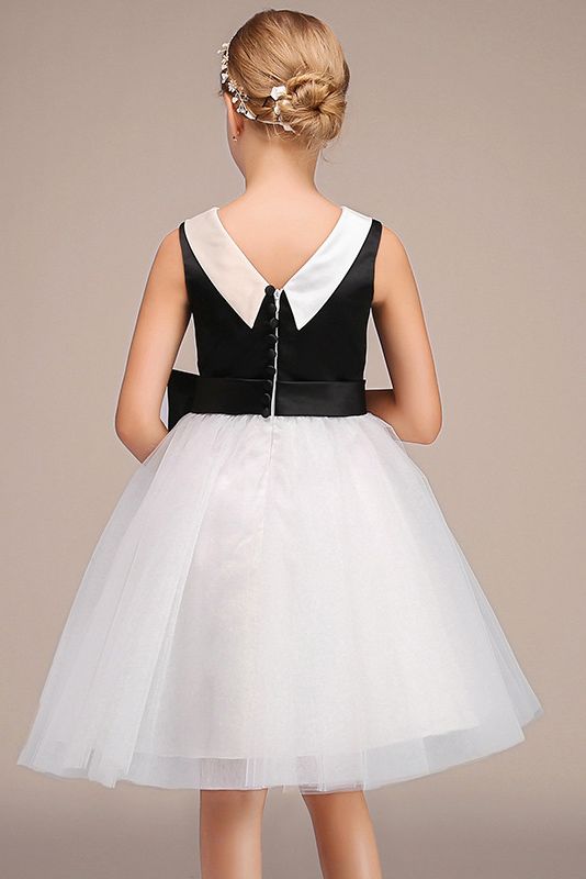 Latest V-Neck Sleeveless Flower Girl Dress in Tulle