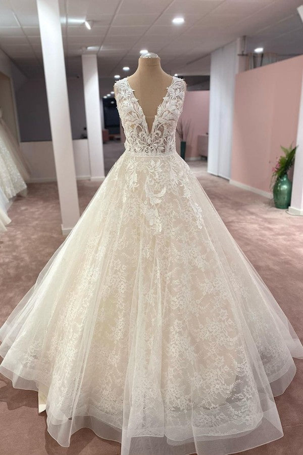 Elegant A-Line Wedding Dress with Appliques and Lace Tulle Detail