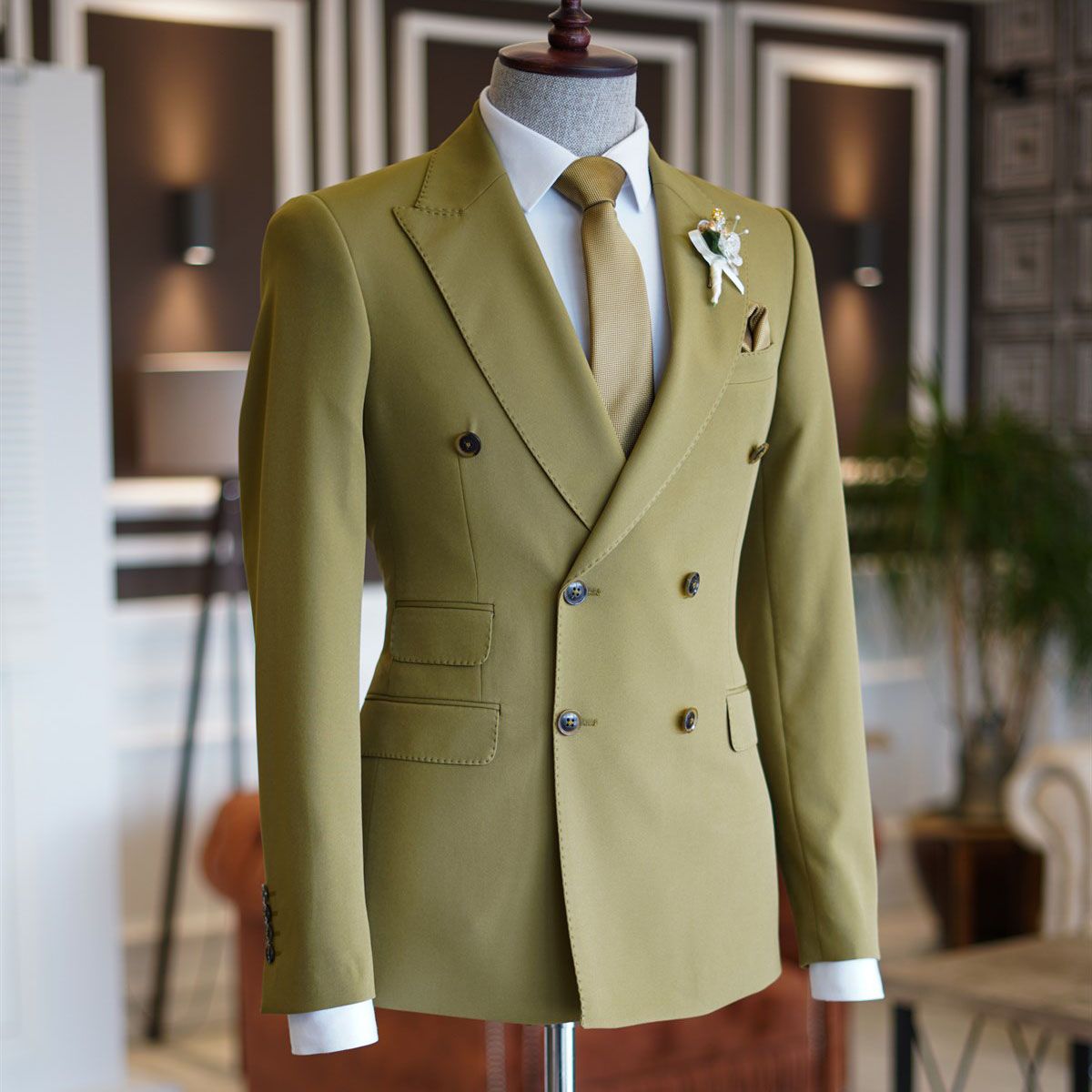 2022 Peaked Lapel Green Suits For Men with Double Breasted