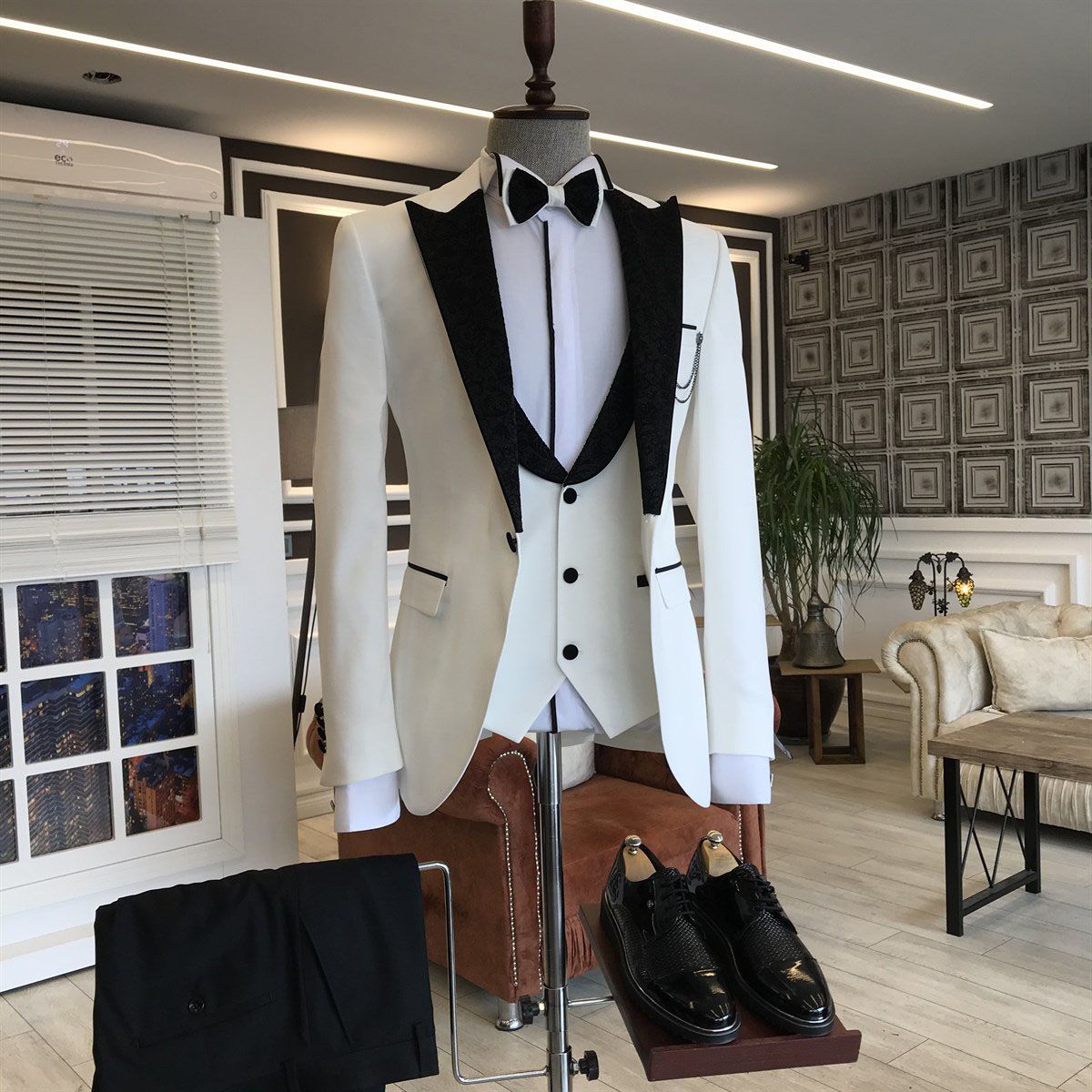 3 Piece White Party Prom Suits For Man with Black Peaked Lapel