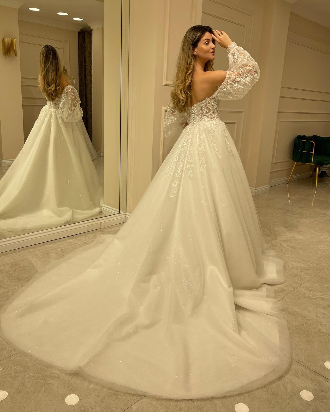 Elegant Sweetheart A-Line Wedding Dress with Appliques Lace and Backless Train