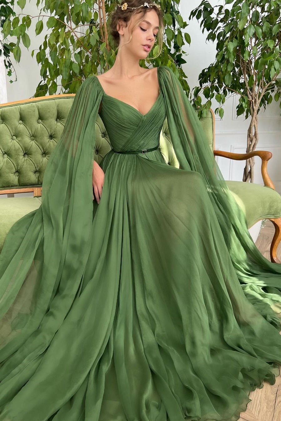 Elegant Green Tulle Split Prom Dress with Puffy Long Sleeves