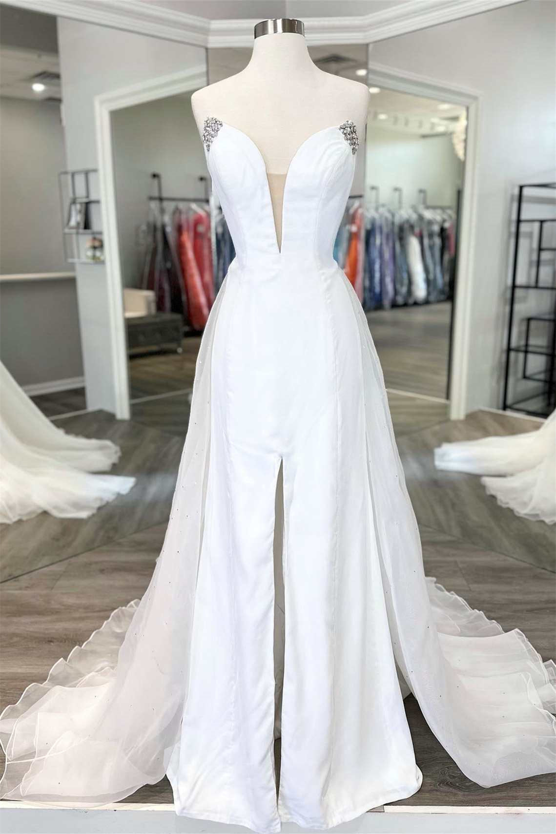 Amazing V Neck A Line Wedding Dress with Tulle Court and Appliques