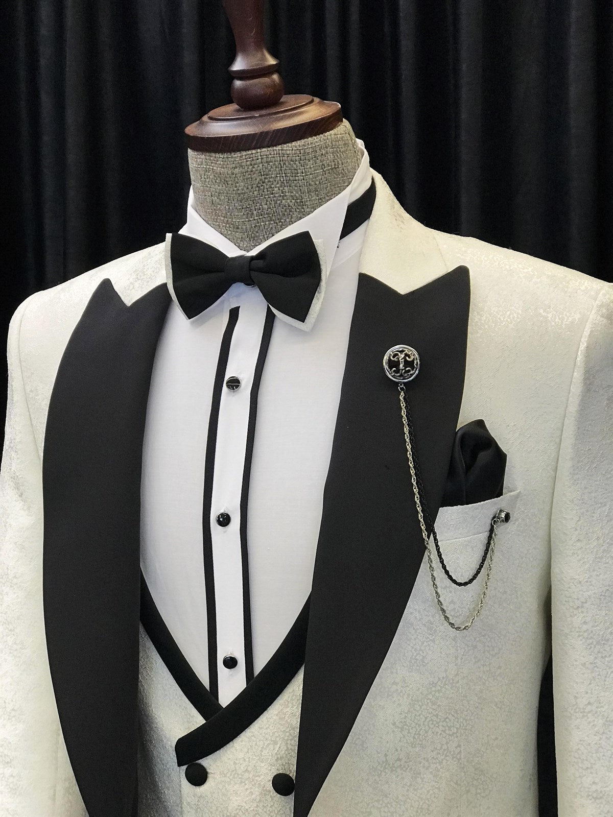 Hot Sale White Jacquard Wedding Suits with Black Peaked Lapel - Alvin 3 Piece Set