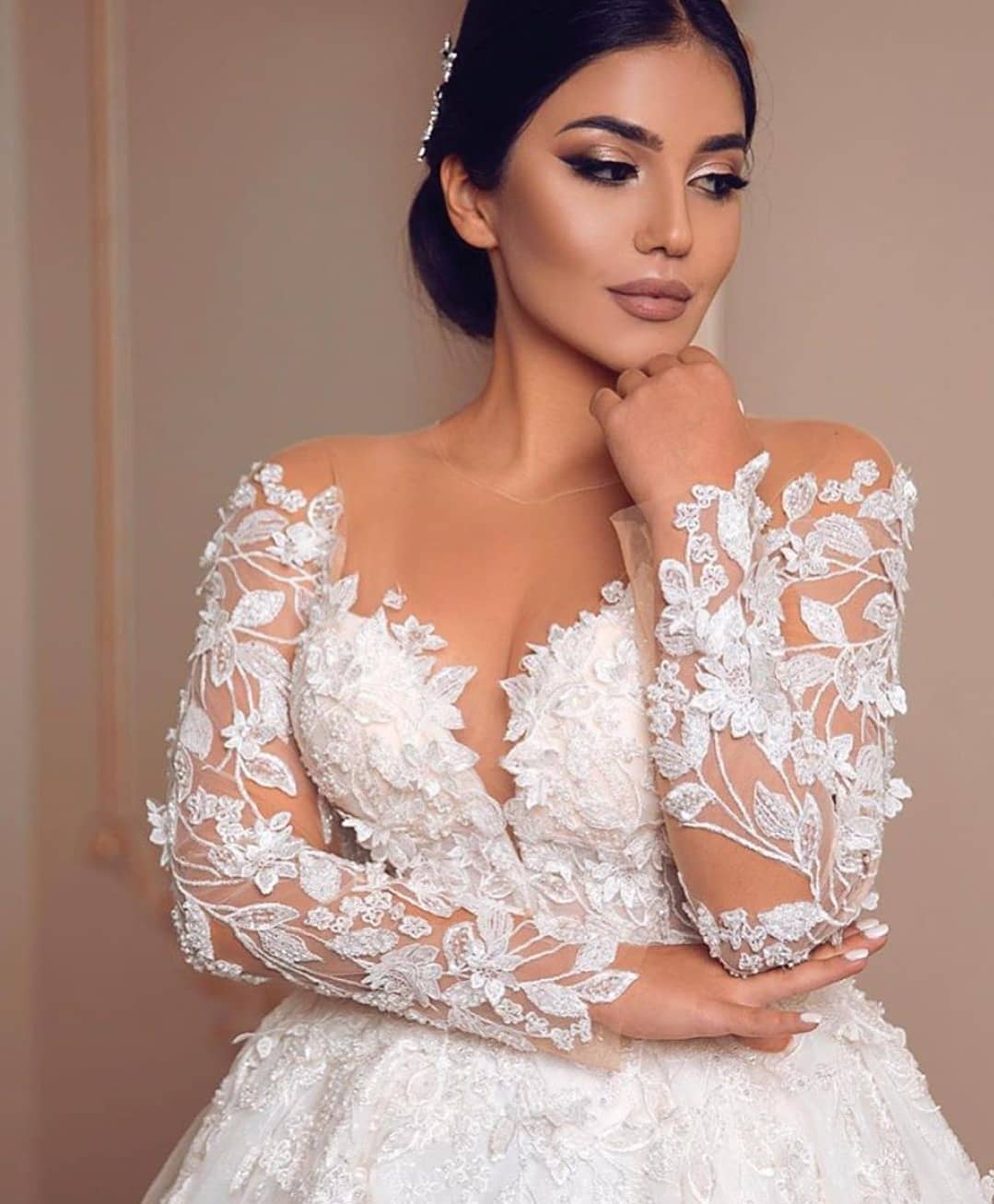 Elegant Princess Tulle Long Sleeves Wedding Dress with Lace