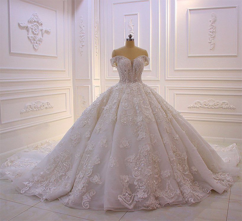 Gorgeous Sweetheart Off-the-Shoulder Backless Wedding Dress with Appliques Lace Ruffles and Tulle