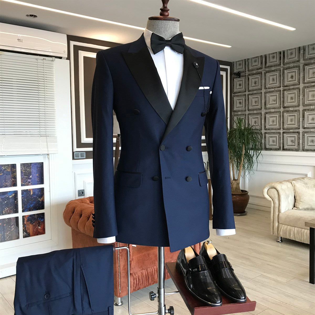 Gentle Dark Navy Prom Suits for Guys with Double Breasted Peaked Lapel