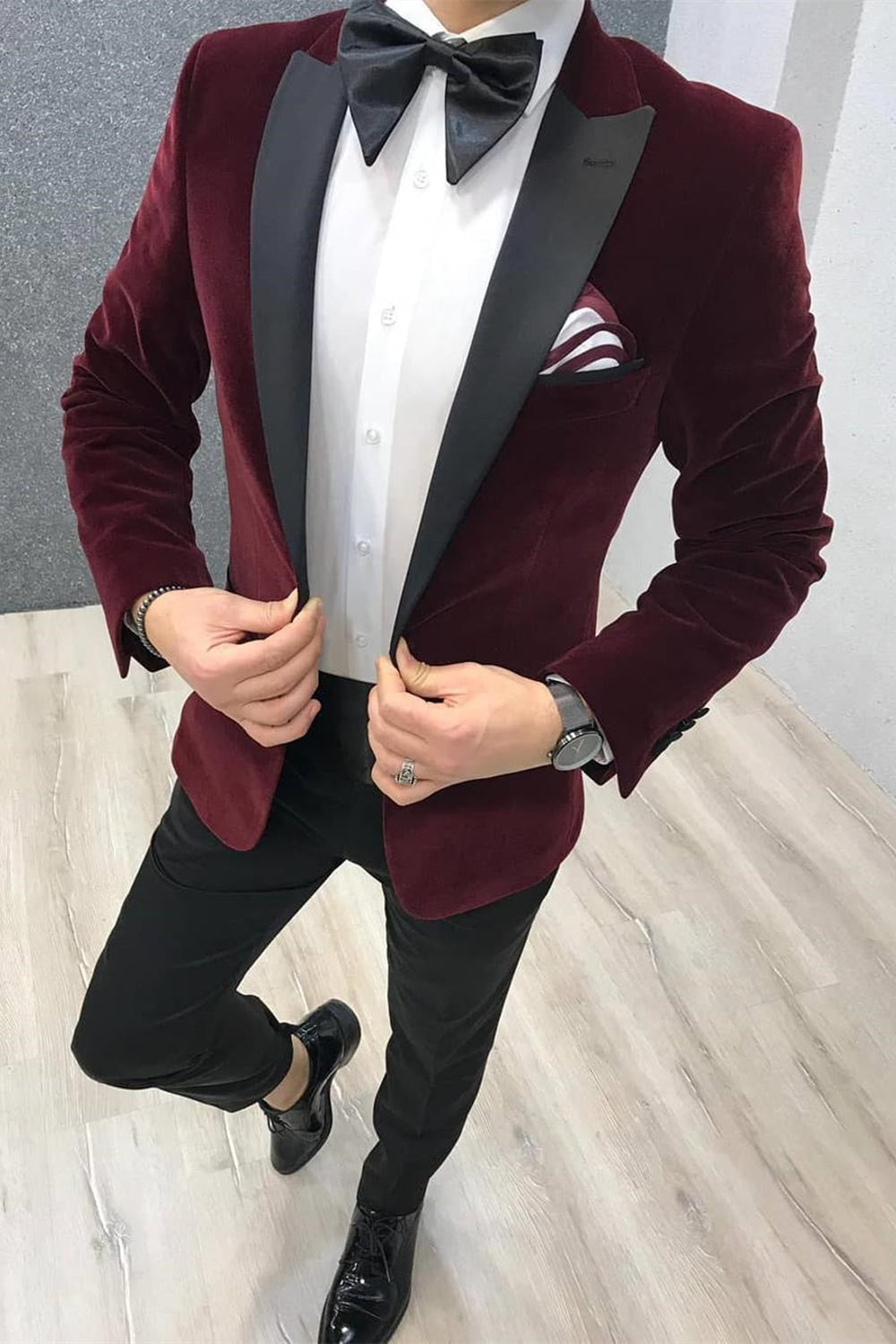 Elegant 2 Piece Burgundy Velvet Reception Suit With Black Satin Peak Lapel for Men - Slim Fit