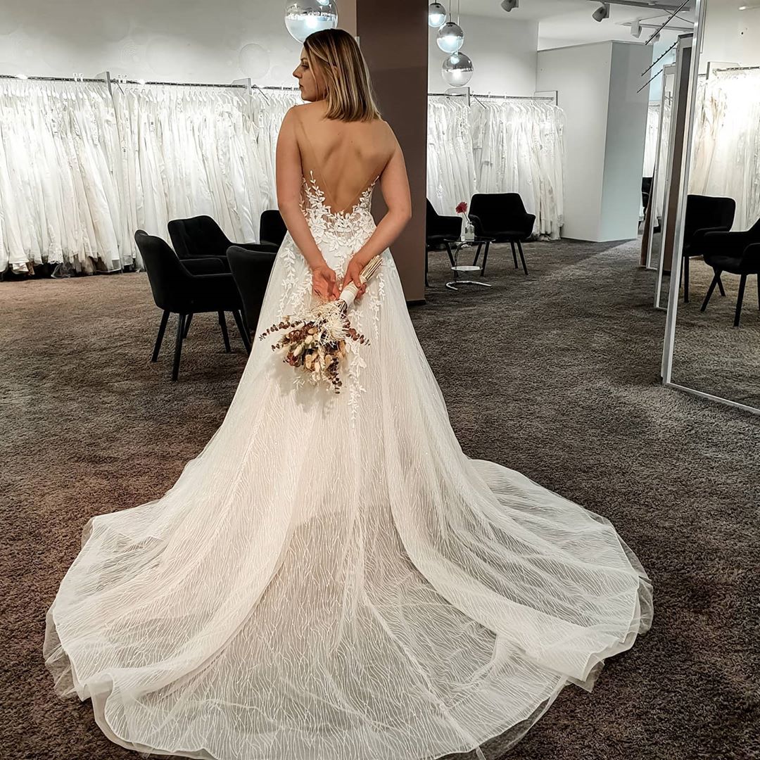 Gorgeous Long A-line V-neck Floor-length Backless Wedding Dress with Tulle Lace