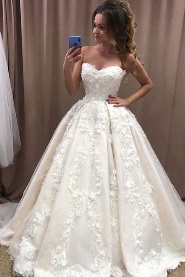 Romantic Long Ball Gown Sweetheart Wedding Dress with Floral Appliques Lace