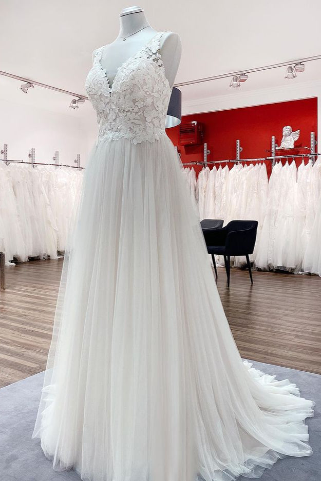 A-line Tulle V-Neck Open Back Wedding Dress With Appliques Lace