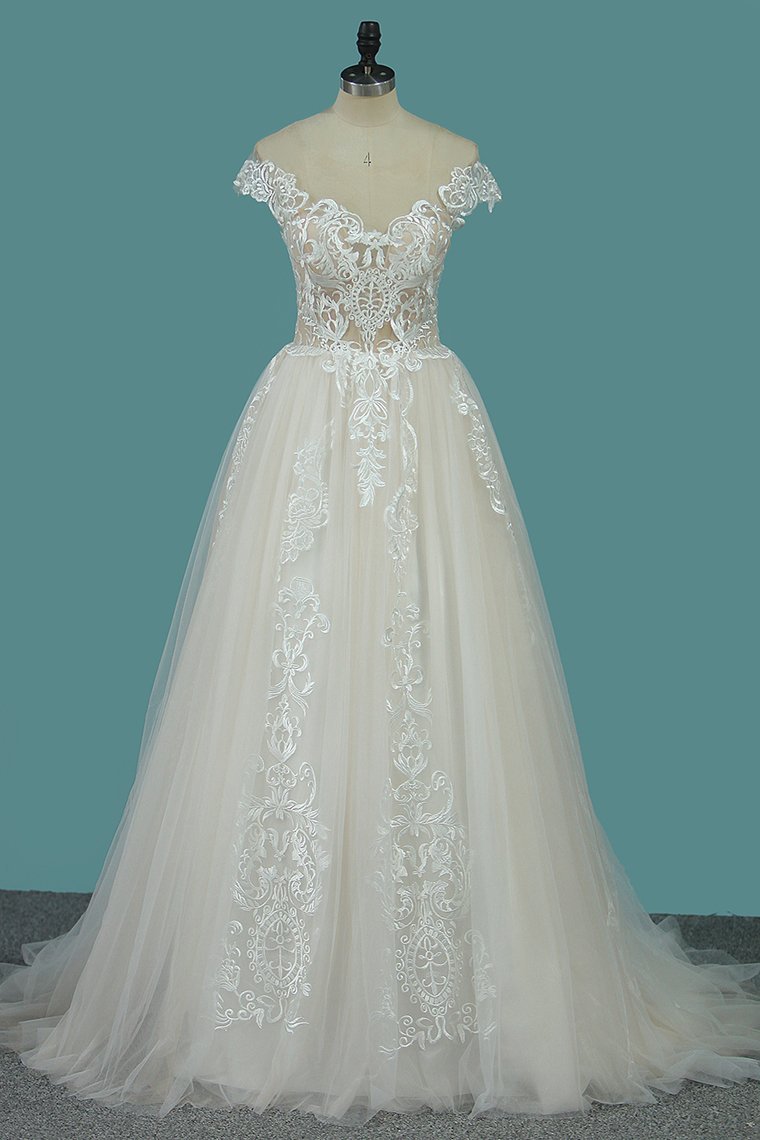 Elegant Bateau A-Line Floor-length Wedding Dress With Ruffles, Tulle Appliques and Lace