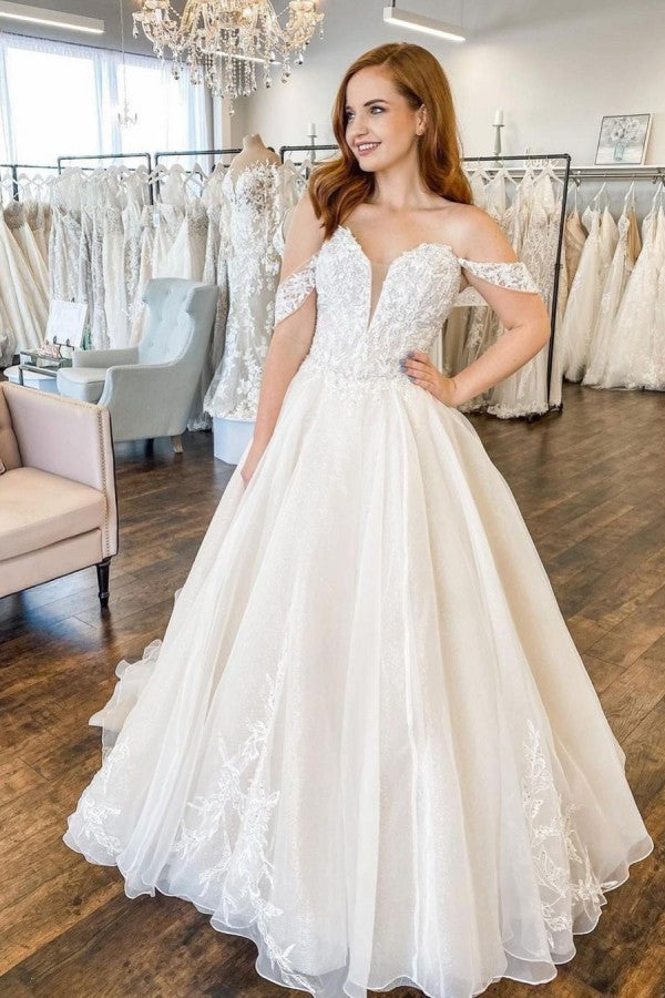 Vintage Sweetheart A-Line Wedding Dress with Appliques Lace and Off-the-Shoulder Train