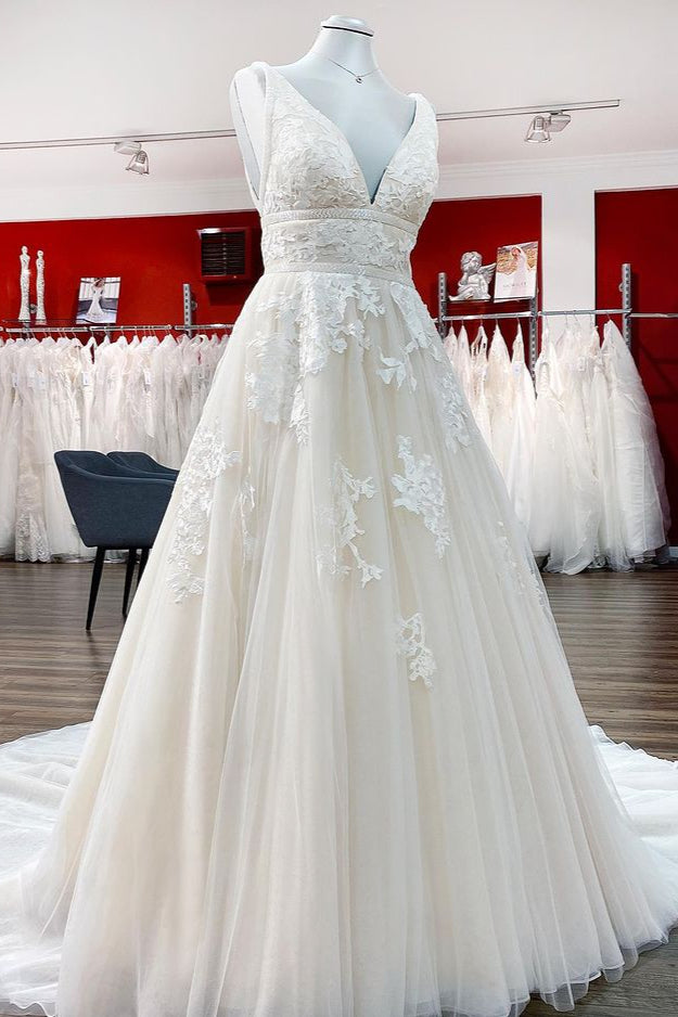 Elegant Long Princess V-neck Backless Wedding Dress With Lace Tulle