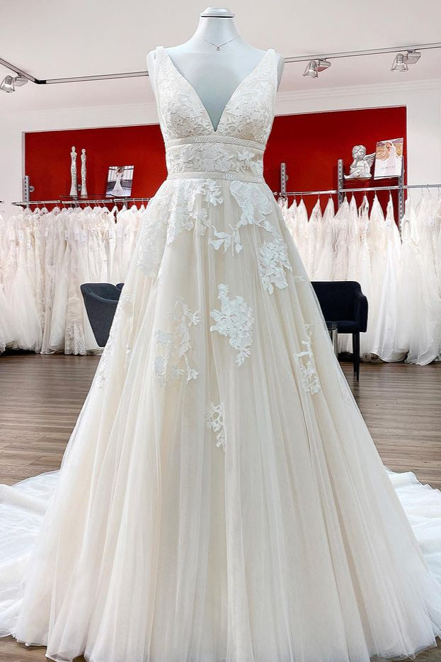 Elegant Long Princess V-neck Backless Wedding Dress With Lace Tulle