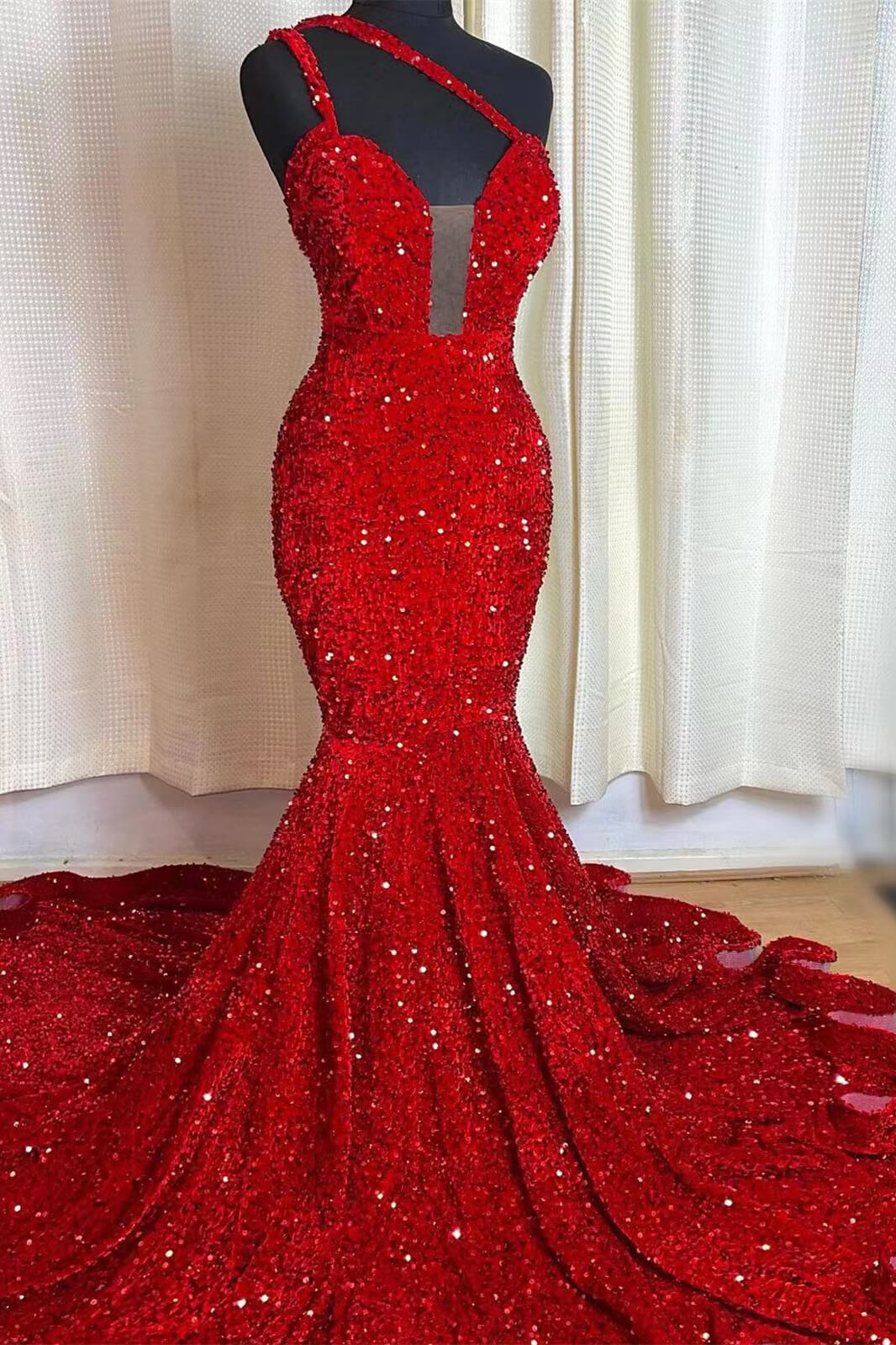 Elegant Red Mermaid Prom Dress with Sweetheart Sequins