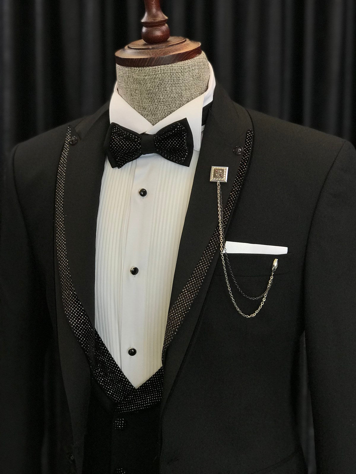 Benjamin Special Design Black Sparkle Wedding Suits with Peaked Lapel