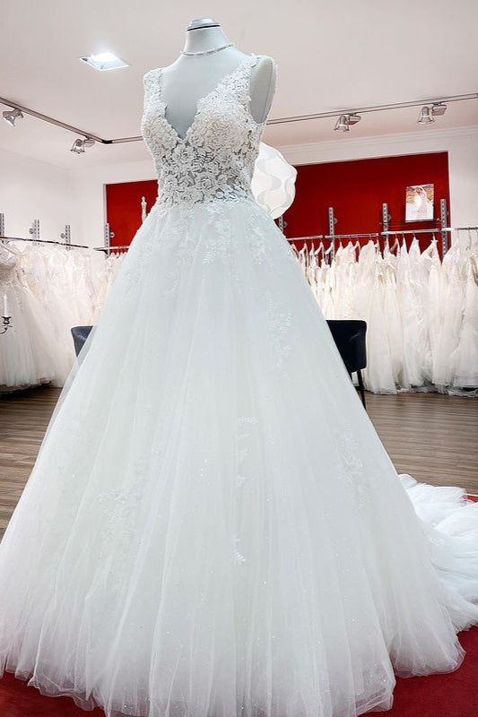 Eye-taking White Ruffles A-line V-neck Tulle Lace Wedding Dress