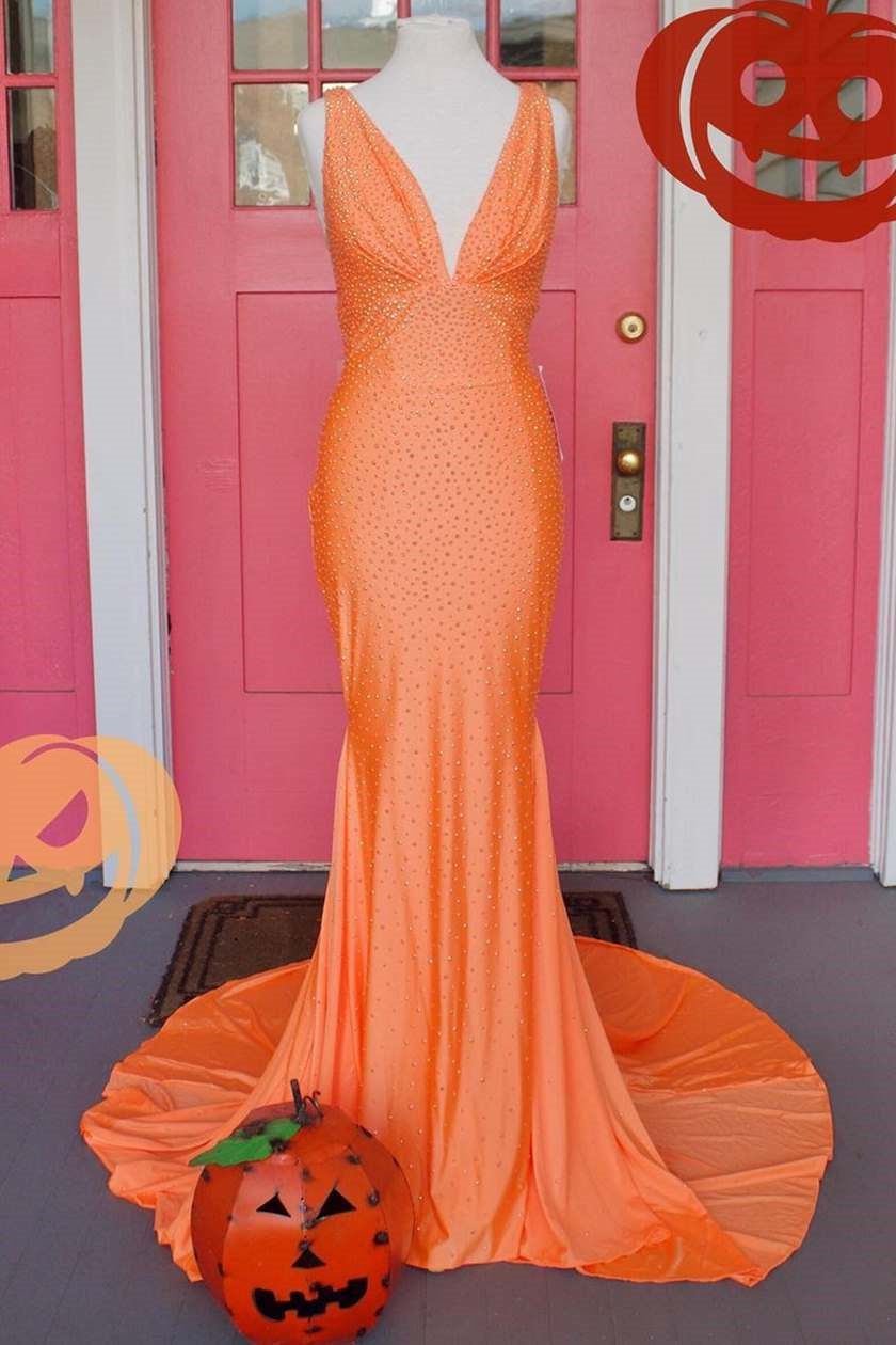 Mermaid Deep V-Neck Prom Dress with Appliques Court