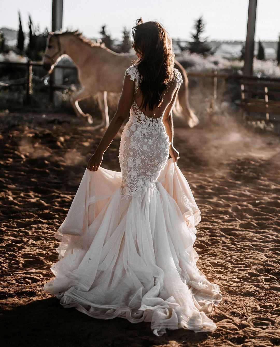 Elegant Sweetheart Backless Long Mermaid Wedding Dress with Tulle Lace