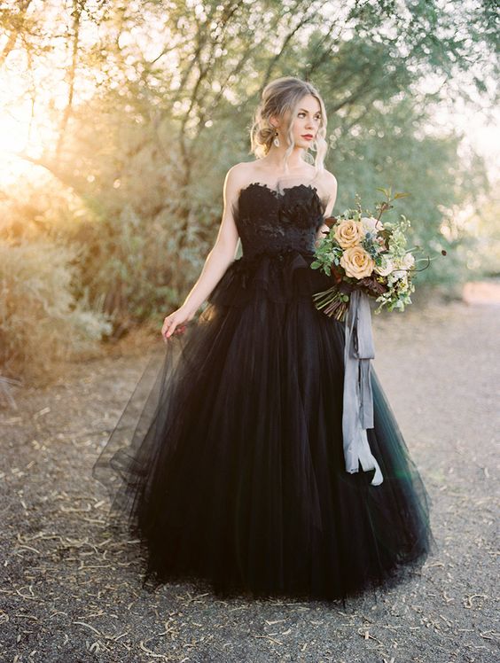 Classy Black Long Sweetheart Open Back Wedding Dress With Lace Tulle