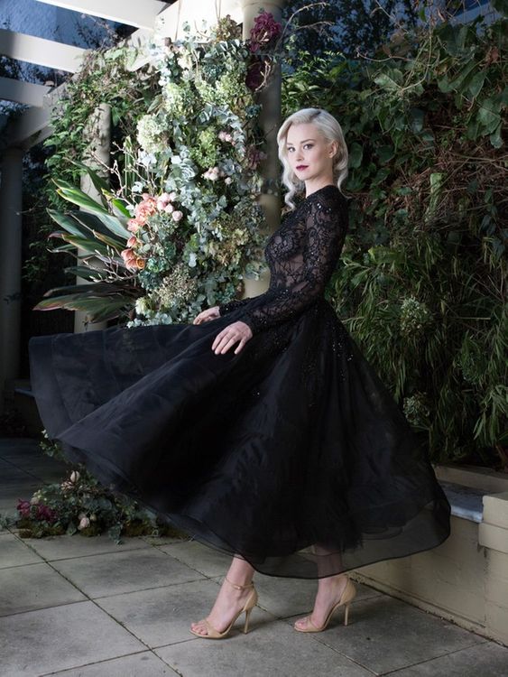 Elegant Black Bateau Wedding Dress With Appliques Lace