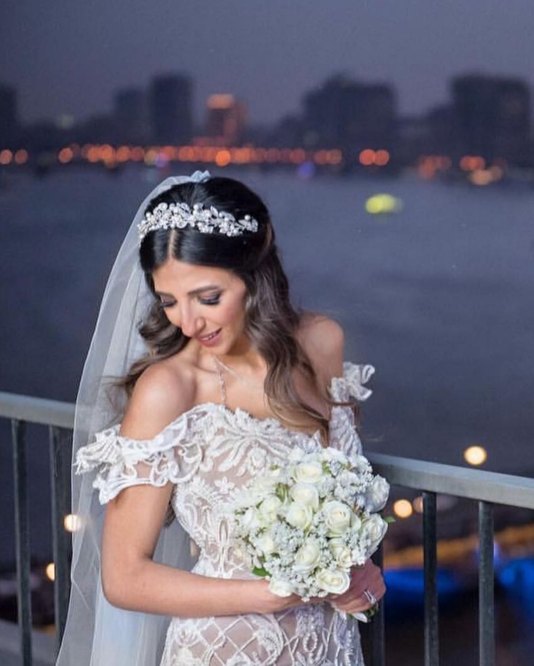 Beautiful Long Mermaid Off-the-shoulder Wedding Dress with Lace Tulle