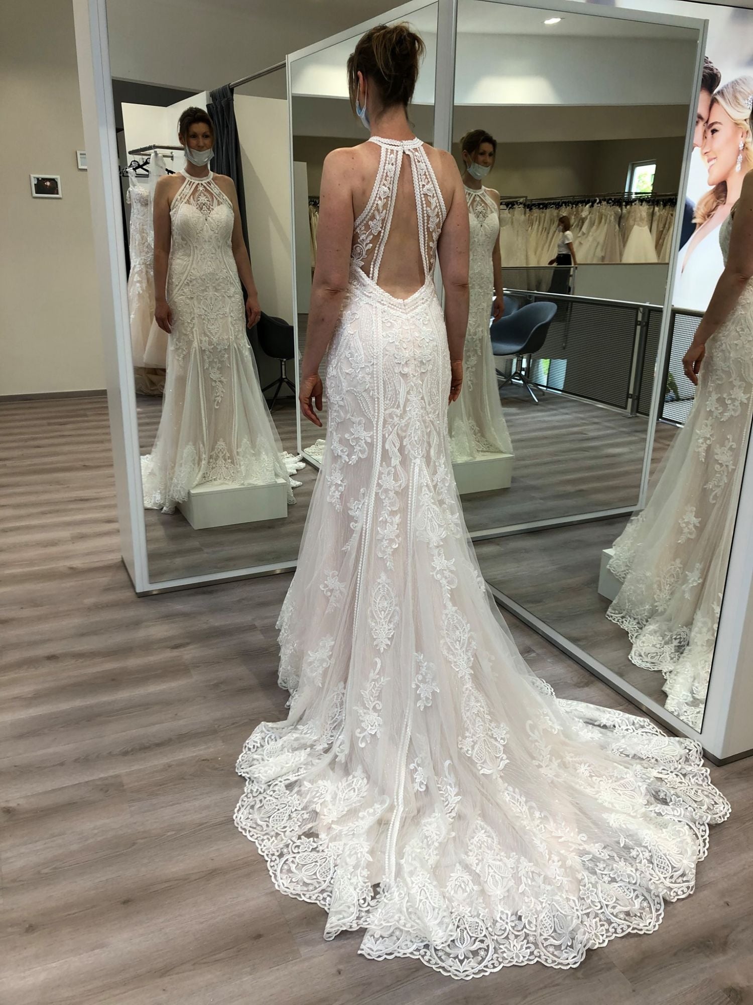 Elegant Halter Backless Mermaid Wedding Dress With Appliques Lace