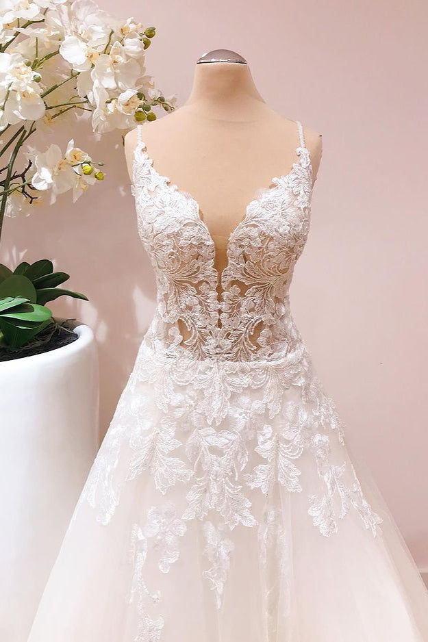 Romantic A-line Wedding Dress with Spaghetti Straps and Appliques Lace Tulle