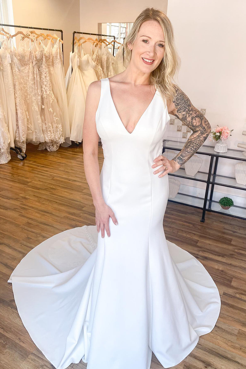 Vintage Wide Straps Deep V-neck Mermaid Wedding Dress With Backless Applique