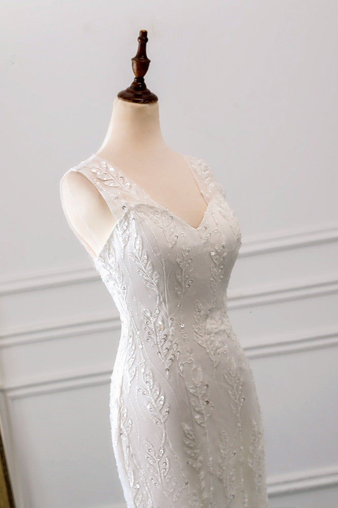 Stunning V-neck Tulle Long Mermaid Wedding Dress with Beadings