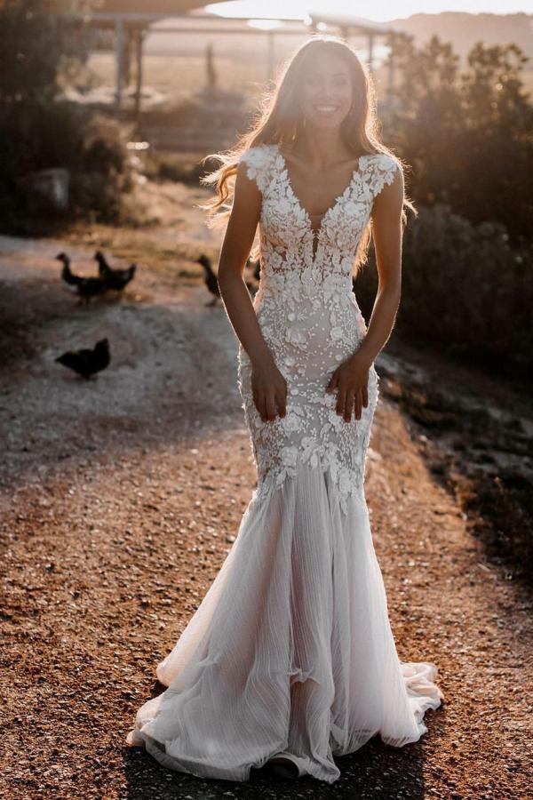 Elegant Sweetheart Backless Long Mermaid Wedding Dress with Tulle Lace