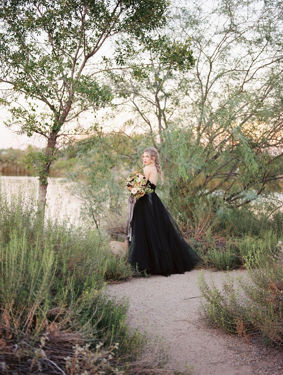 Classy Black Long Sweetheart Open Back Wedding Dress With Lace Tulle