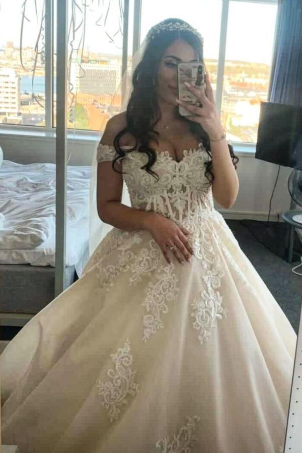 Modest Long A-line Off-The-Shoulder Tulle Princess Wedding Dress With Lace