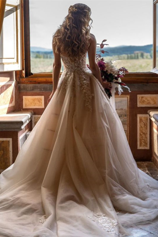 Glamorous Sweetheart Princess Tulle Wedding Dress with Lace Appliques