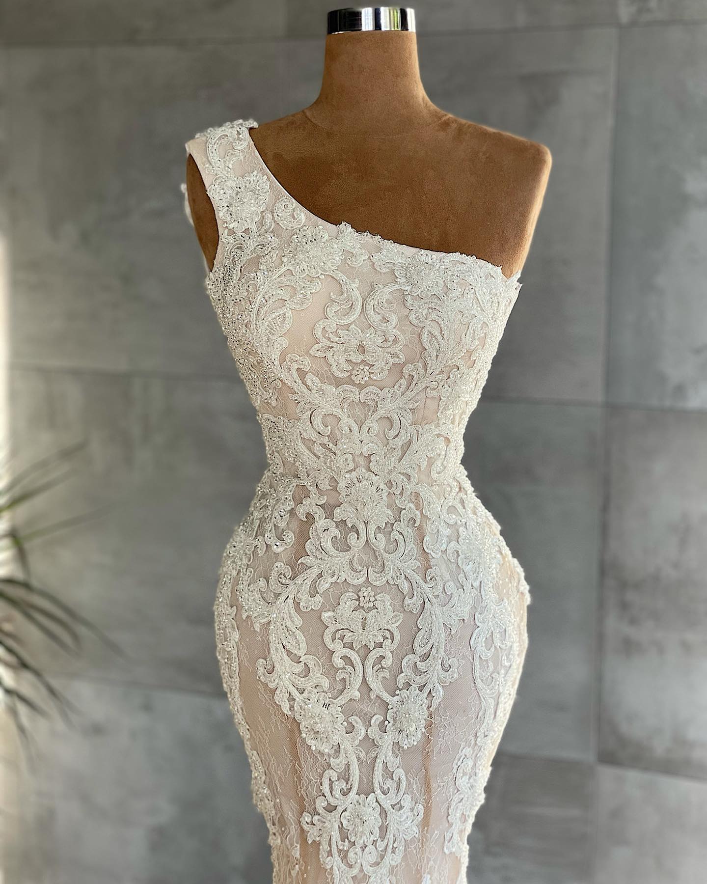 Elegant One Shoulder Lace Mermaid Wedding Dress with Appliques