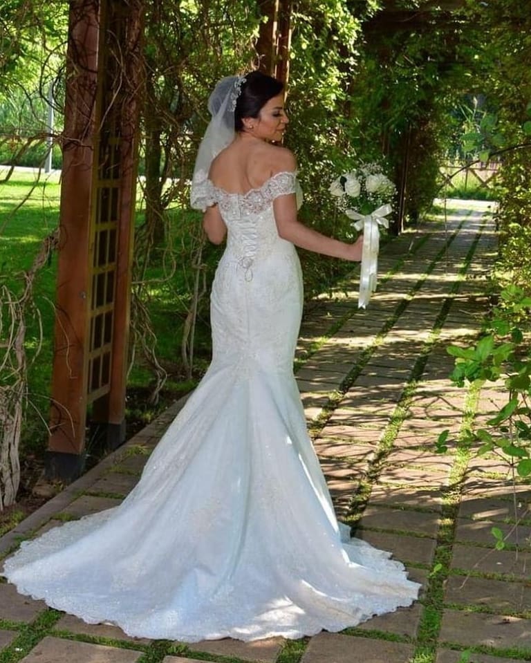 Long Off-the-shoulder Mermaid Wedding Dress With Lace Appliques