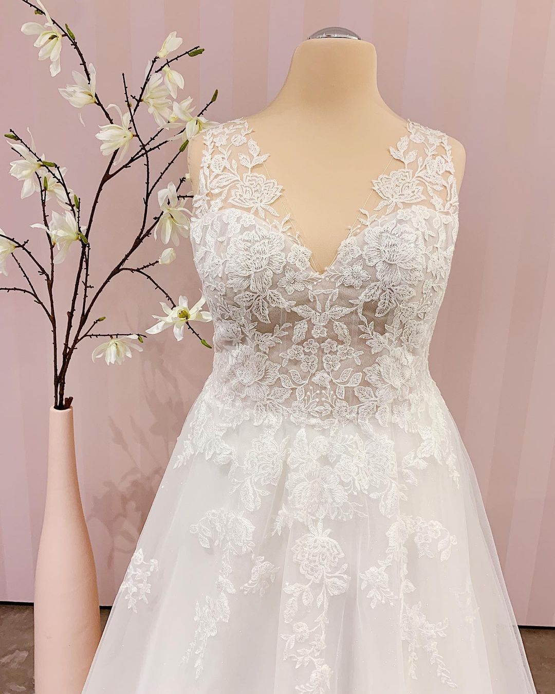 A-Line Backless Wedding Dress with Appliques Lace - Simple V-Neck Design