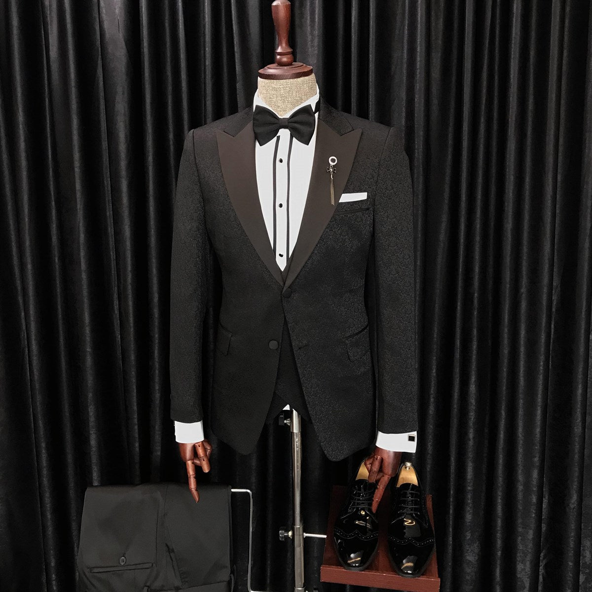 Anthony Newest Black Jaquard 3-Piece Peaked Lapel Wedding Suit for Men