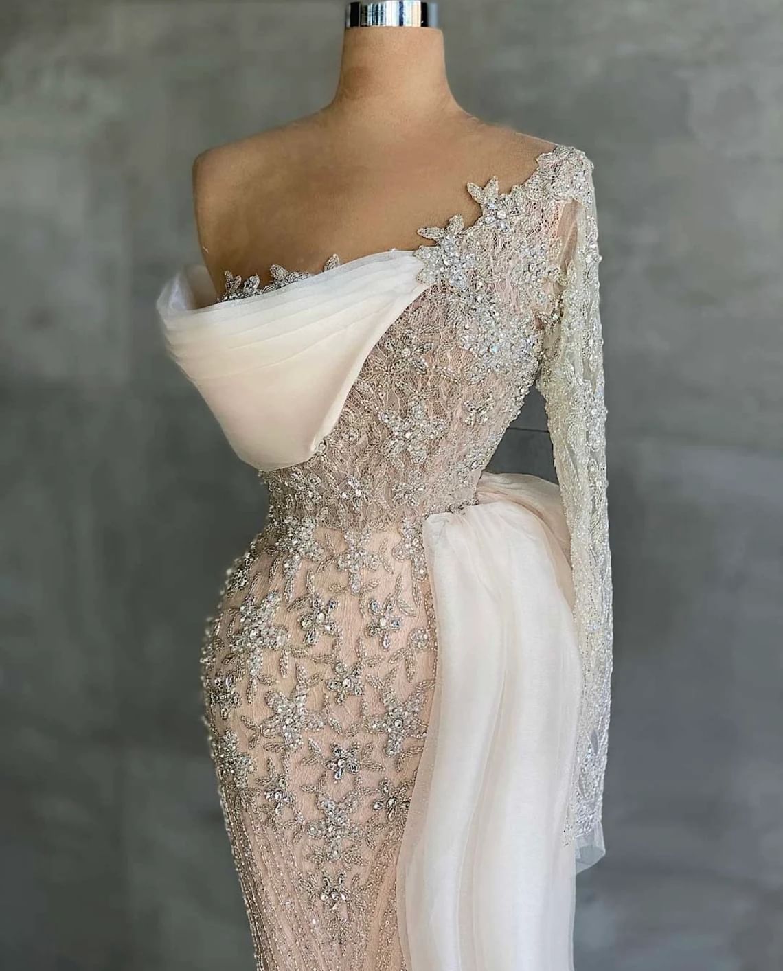 Chic White Mermaid Prom Dress with Appliques and Beaded Long Sleeves