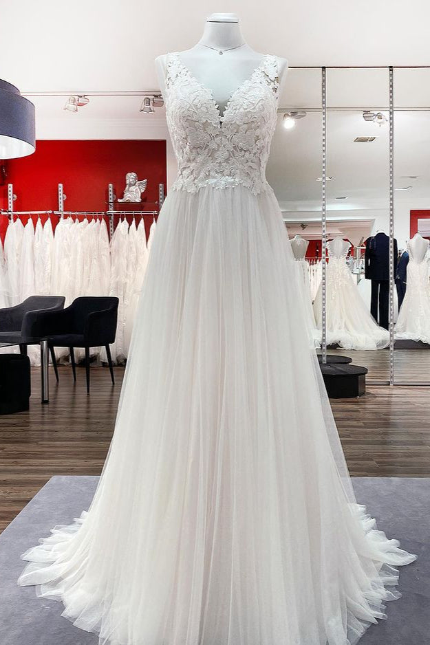 A-line Tulle V-Neck Open Back Wedding Dress With Appliques Lace