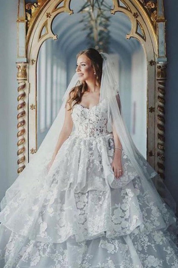 Beautiful Long Ball Gown Wedding Dress with Sweetheart Neckline and Tulle Lace